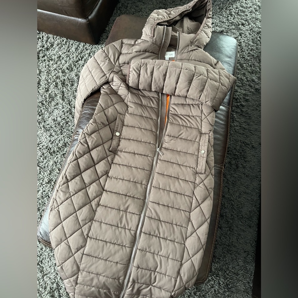 Brown longline puffer coat. Great quality!